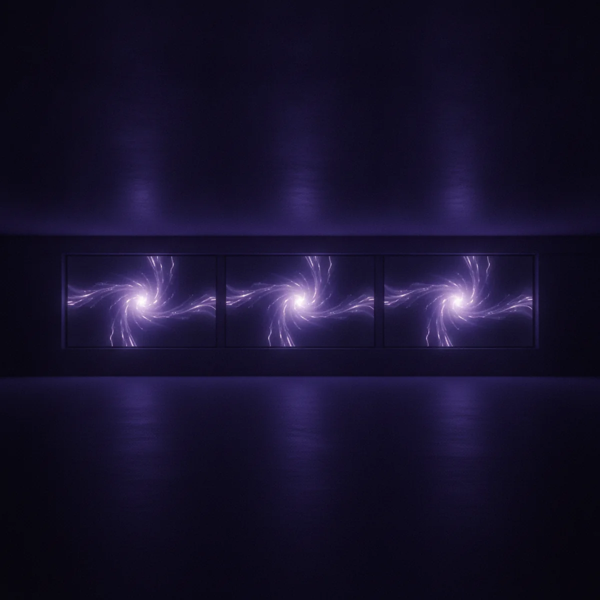 Dunkler, aufgeräumter Kontrollraum mit wenigen gleichmäßig violett leuchtenden Anzeigeflächen an der Wand, wachsam und ohne Hektik